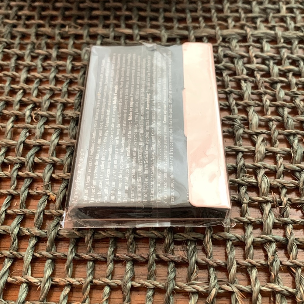 Mary Kay NIP Compact Beauty Blotters Oil Absorbing Tissues - Picture 4 of 7